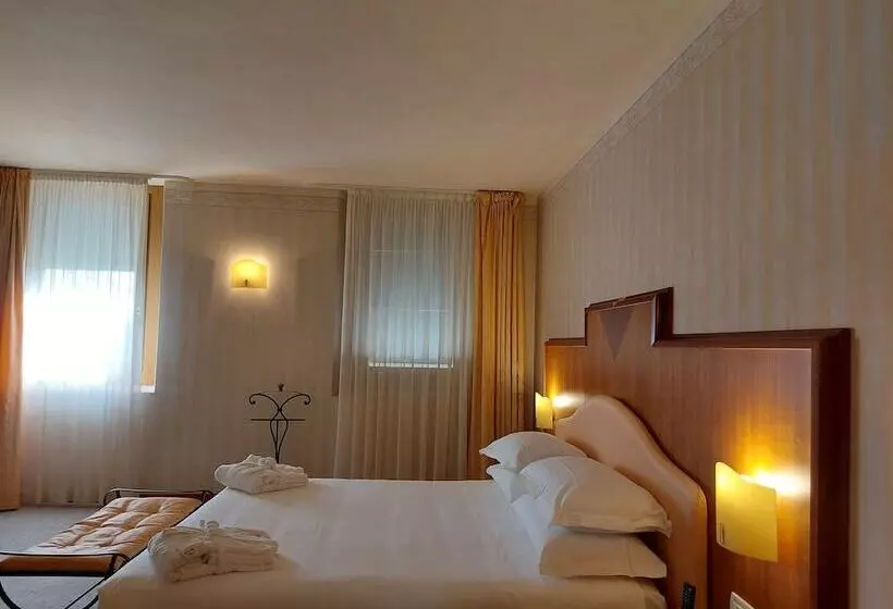 Juniorsviitti, Phi Hotel Astoria
