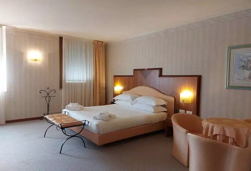 Juniorsviitti, Phi Hotel Astoria
