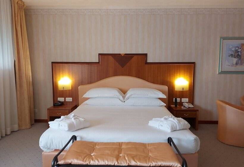 סוויטת ג'וניור, Phi Hotel Astoria