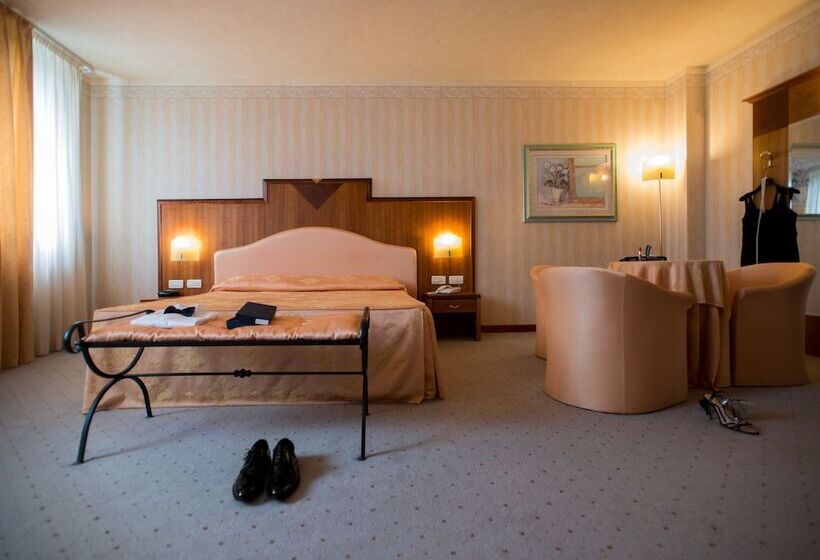 סוויטת ג'וניור, Phi Hotel Astoria