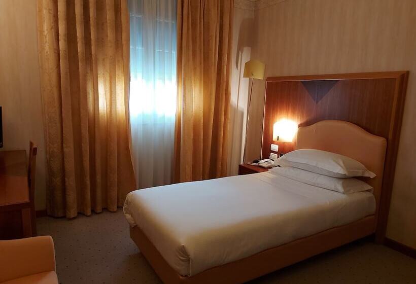 חדר סטנדרט יחיד, Phi Hotel Astoria