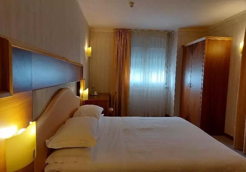 Superior-huone, Phi Hotel Astoria
