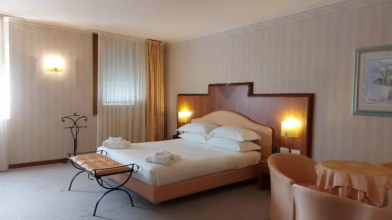 Juniorsviitti, Phi Hotel Astoria
