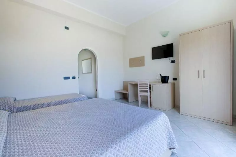 اتاق استاندارد چهار تخته, Tourist