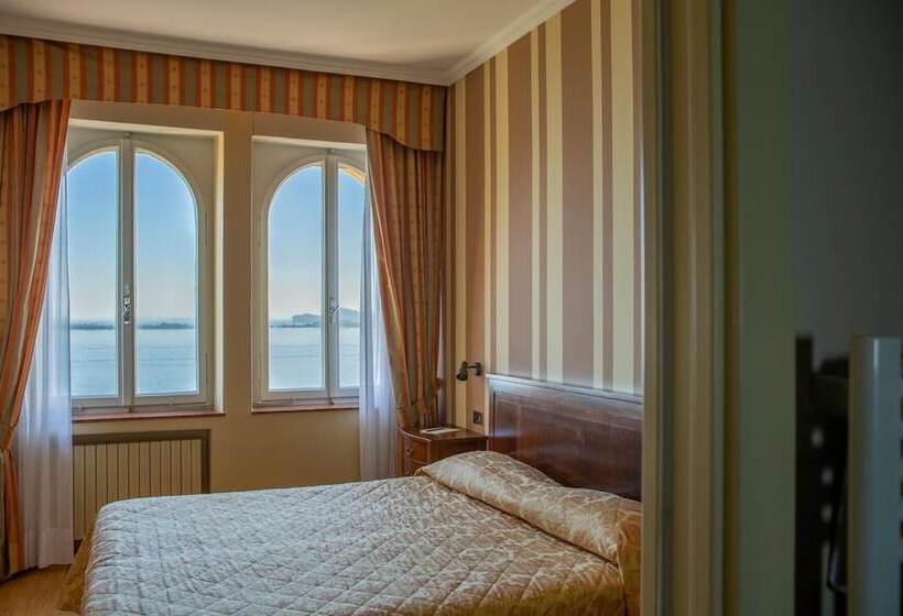 湖の見えるジュニアスイート, Villa Del Sogno