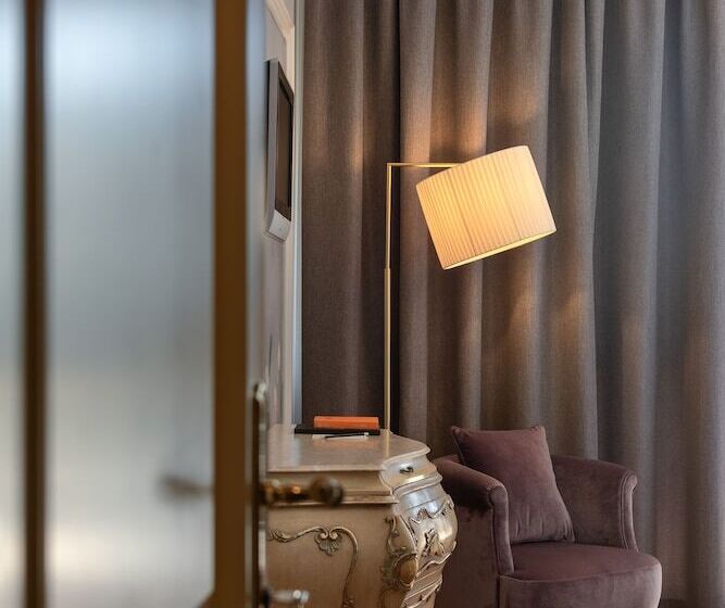 Superior room with lake view, Villa Del Sogno