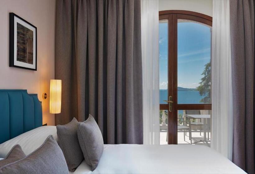Superior room with lake view, Villa Del Sogno