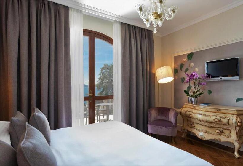 Superior room with lake view, Villa Del Sogno