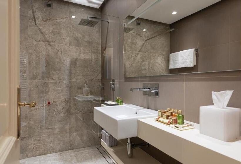 جناح جونيور مطل علي البحيرة, Villa Del Sogno