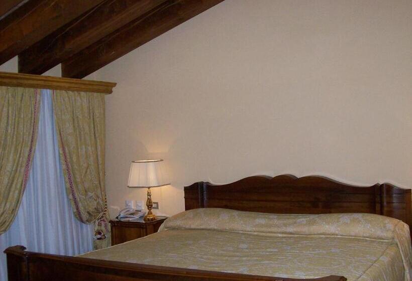 غرفة كلاسيكية, Villa Fenaroli Palace