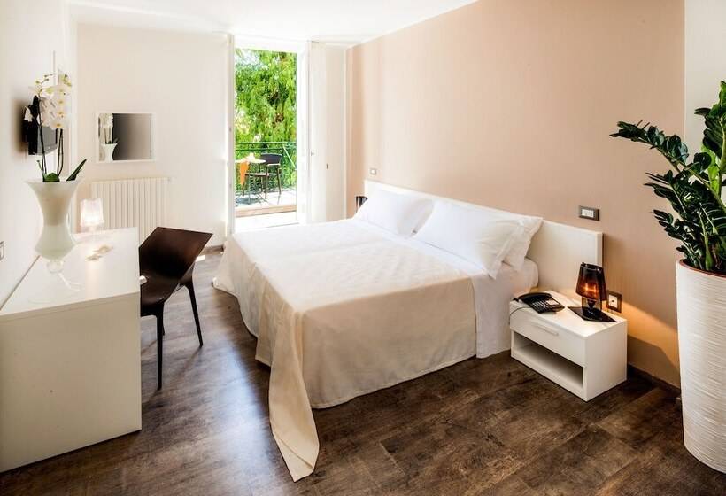 غرفة ديلوكس مطلّة علي البحر, Villa Sylva & Spa