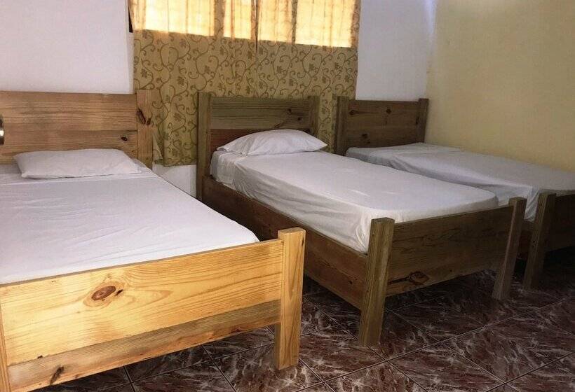 חדר סטנדרט לארבעה, Plaza Real Resort