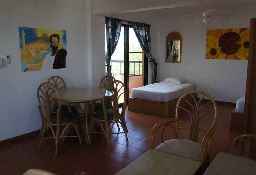 חדר סטנדרט לארבעה, Plaza Real Resort