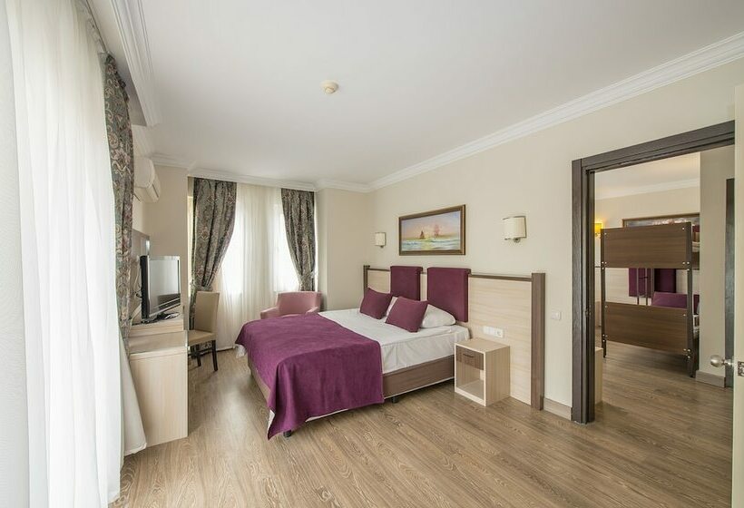 חדר משפחתי עם מיטת קומתיים, Crystal Aura Beach Resort & Spa   Ultimate All Inclusive