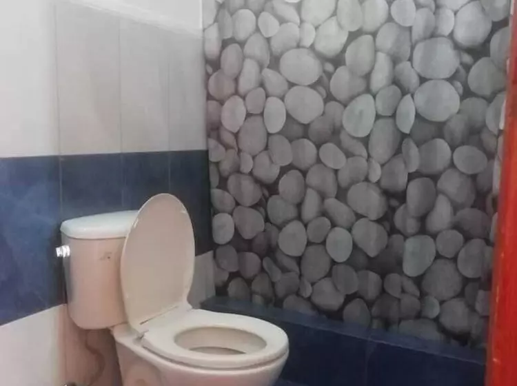 Standard Kolmen Hengen Huone, Cocos