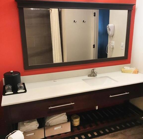 غرفة ديلوكس سرير كينج, Coast Inn At Lake Hood