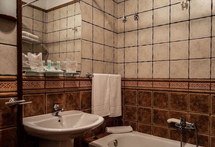 غرفة قياسية ثلاثية, La Fragua Ii