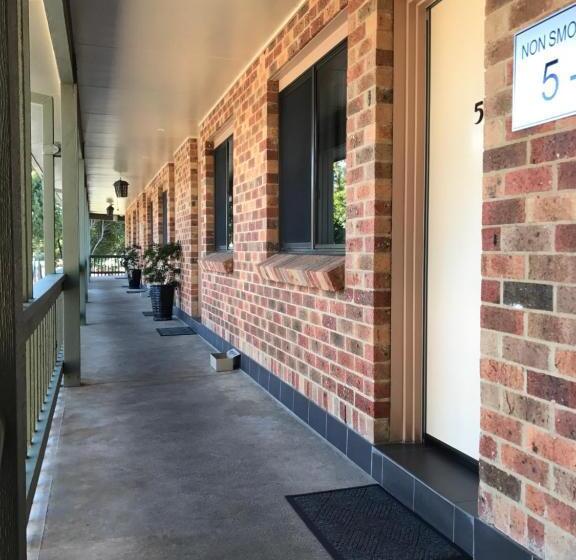 غرفة تنفيذية, Sunseeker Motor Inn