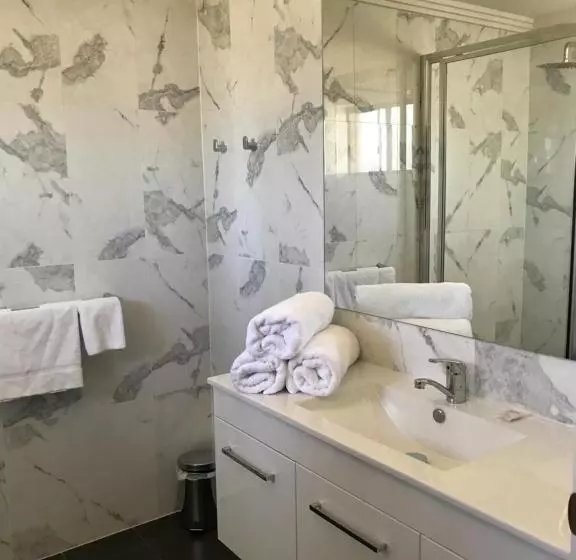 デラックスルーム, Sunseeker Motor Inn