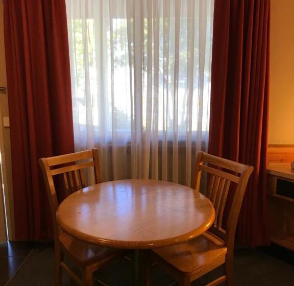 经济房, Sunseeker Motor Inn