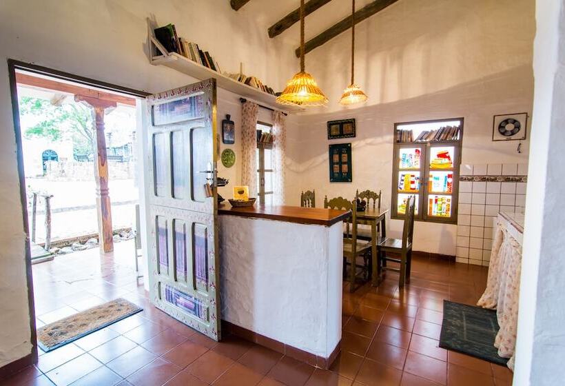 بانگلوی استاندارد, El Pueblito Hotel Boutique