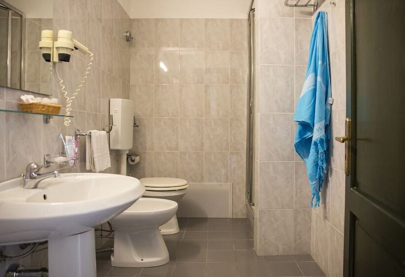 标准三人间, Al Madarig