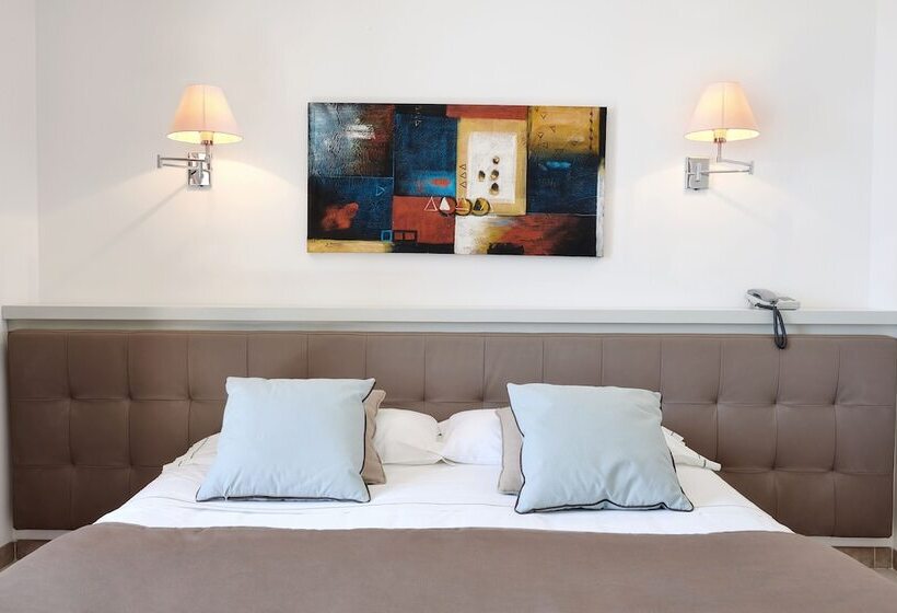 带海景的高档三人间, Al Madarig