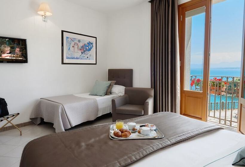 带海景的高档三人间, Al Madarig