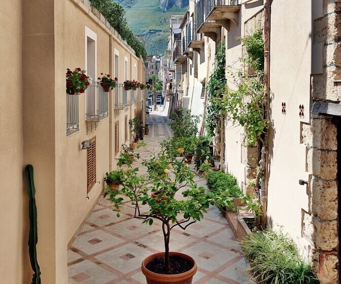 带阳台的三人标准间, Al Madarig