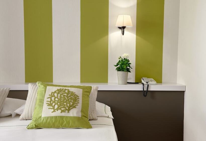 带阳台的三人标准间, Al Madarig