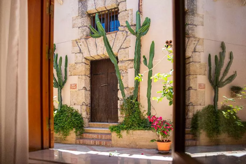 اتاق استاندارد, Al Madarig