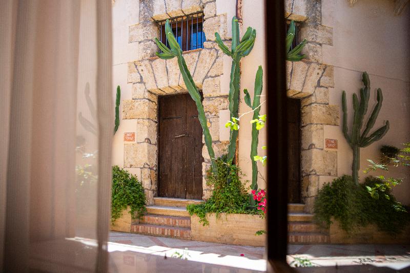 标准三人间, Al Madarig