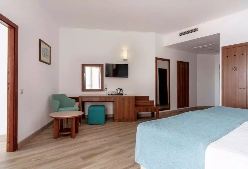 اتاق خانوادگی, Alua Helios Bay