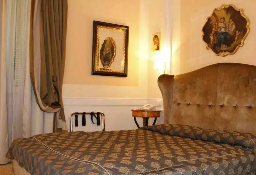 اتاق استاندارد سه نفره, Boutique Hotel Trevi