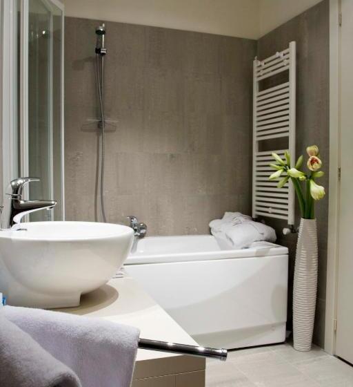 اتاق سوپریور سه تخته, Cube