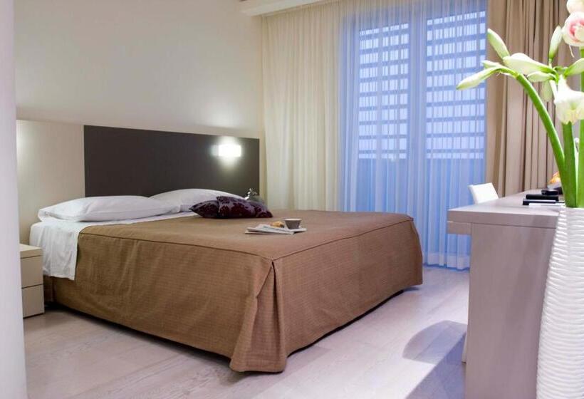 اتاق سوپریور سه تخته, Cube