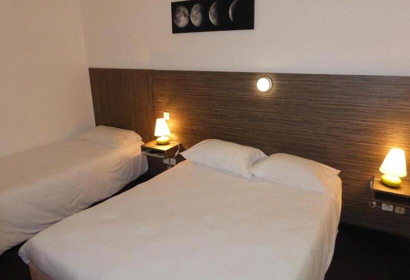 اتاق استاندارد سه نفره, Le Cosy Blois Villebarou
