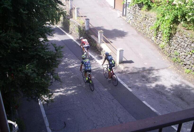 חדר סטנדרט עם מרפסת, Milomax