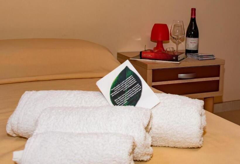 חדר סטנדרט עם מרפסת, Milomax