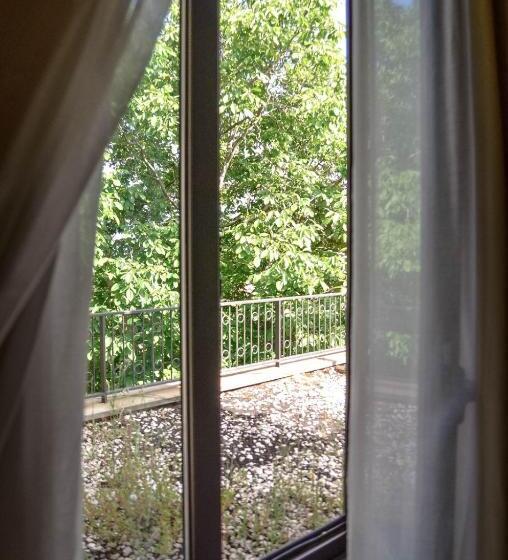 חדר סטנדרט לשלושה, Milomax