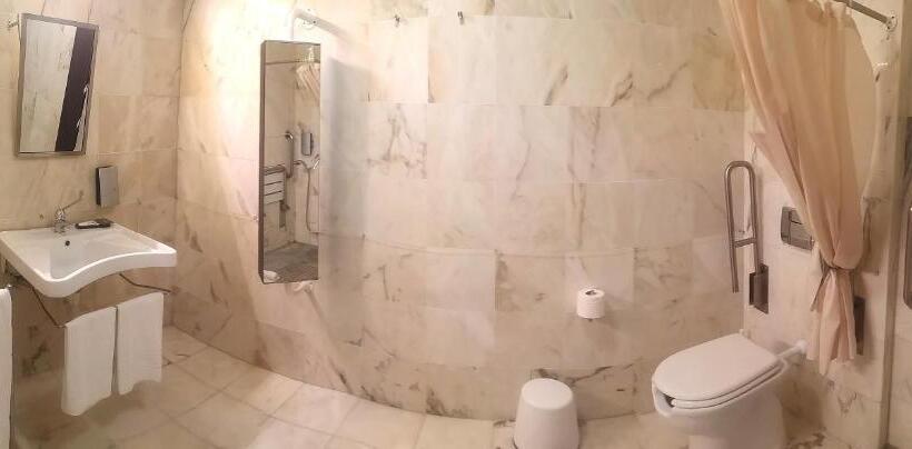 غرفة قياسية لذوى الاحتياجات الخاصة, Solar Dos Mascarenhas