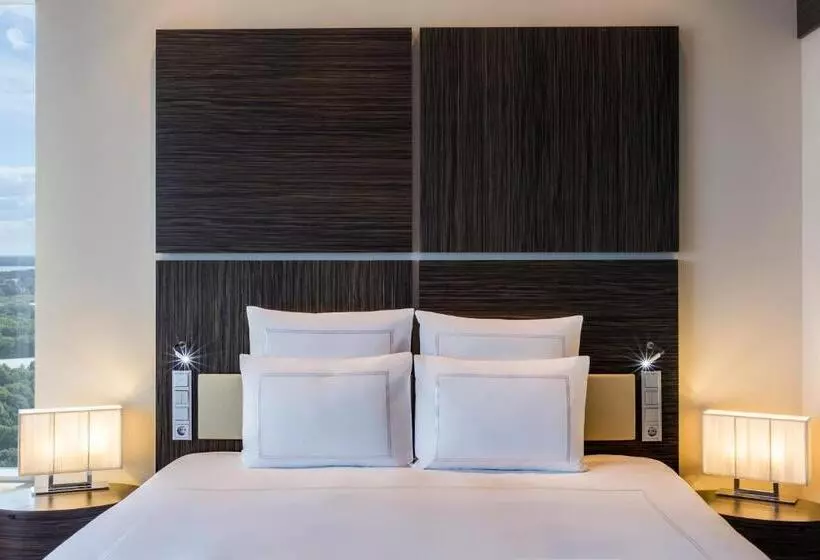اتاق اجرایی با تخت بزرگ, Swissôtel Tallinn