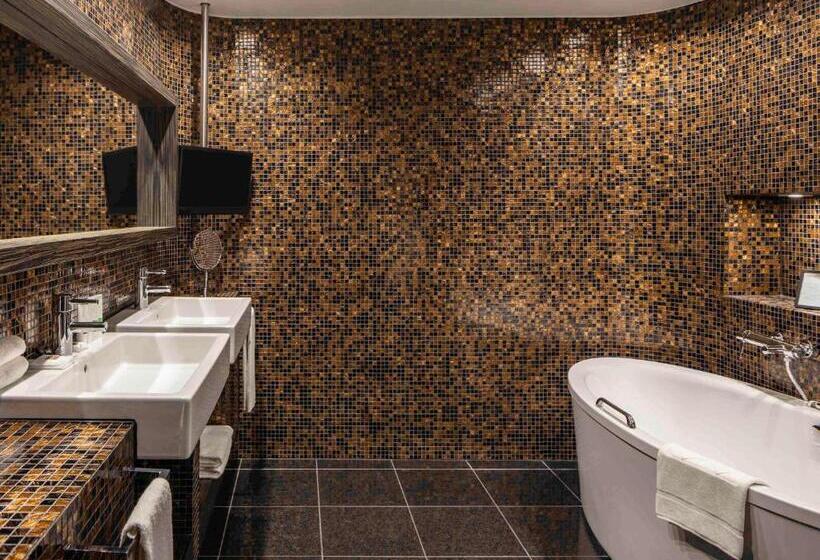 سوییت با چشم‌انداز دریا, Swissôtel Tallinn