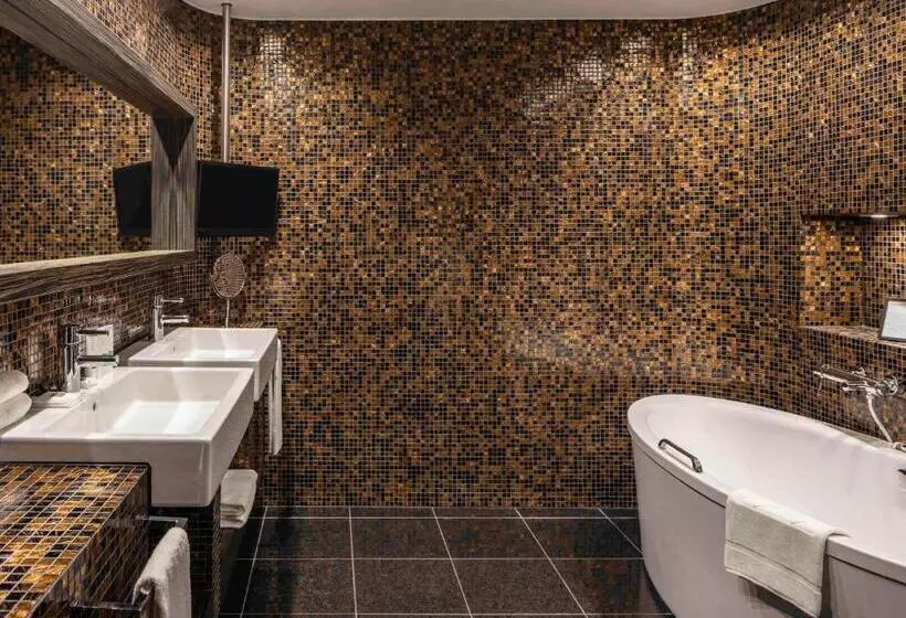 سوییت با چشم‌انداز دریا, Swissôtel Tallinn