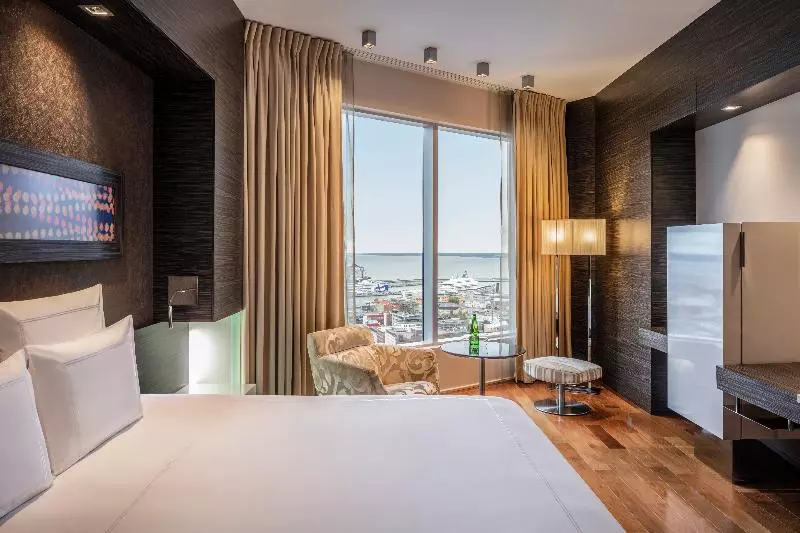 اتاق اجرایی با تخت بزرگ, Swissôtel Tallinn