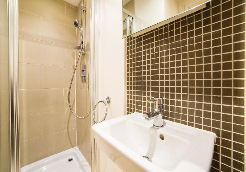 Quarto Estandar Individual, The Cleveland