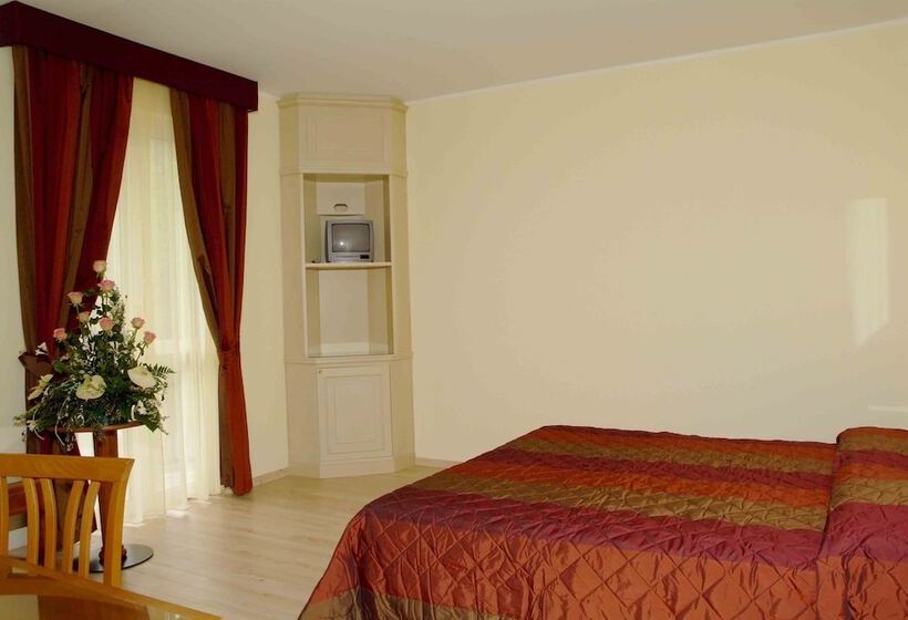 スタンダードトリプルルーム, Valentino