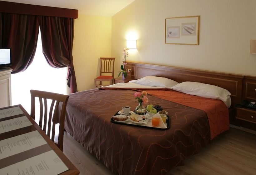 スタンダードトリプルルーム, Valentino