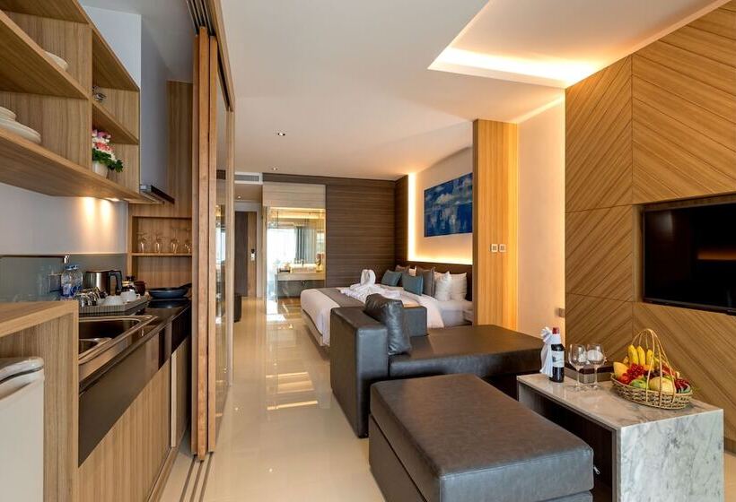 سوییت لوکس, Kudo Hotel & Beach Club