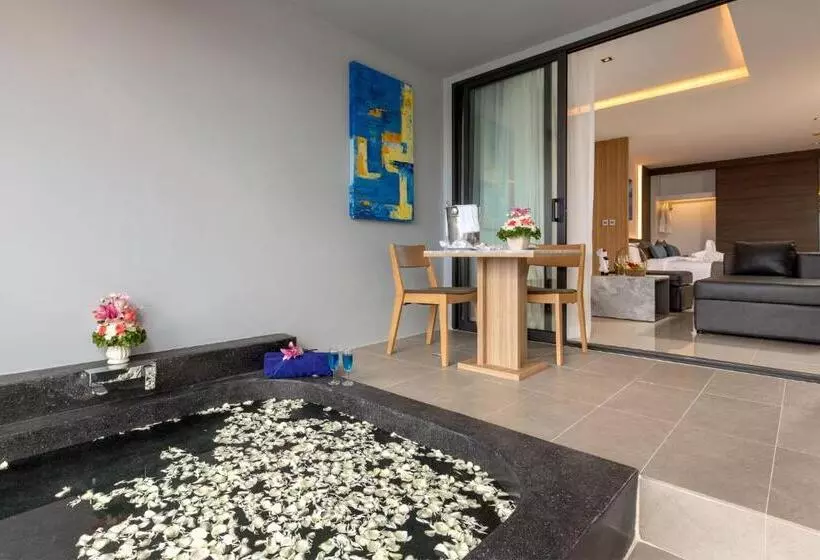 プールビュースイート, Kudo Hotel & Beach Club